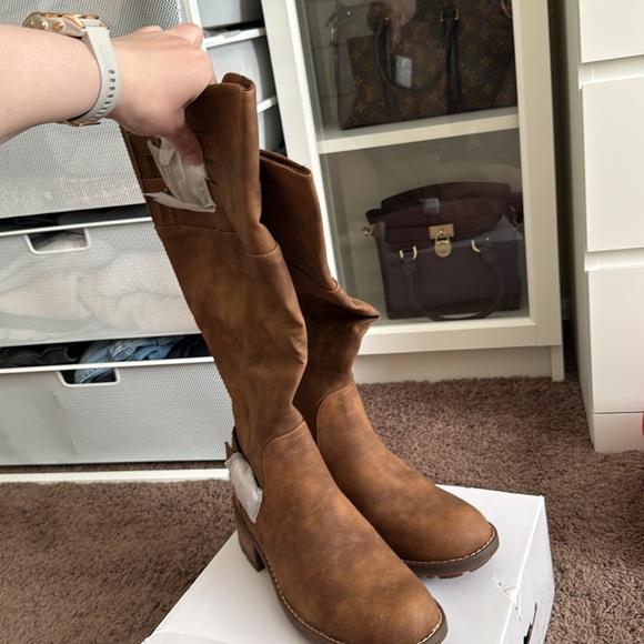 BNIB Women’s Maddie Talk Boot size 10 US in color cognac - Picture 2 of 5